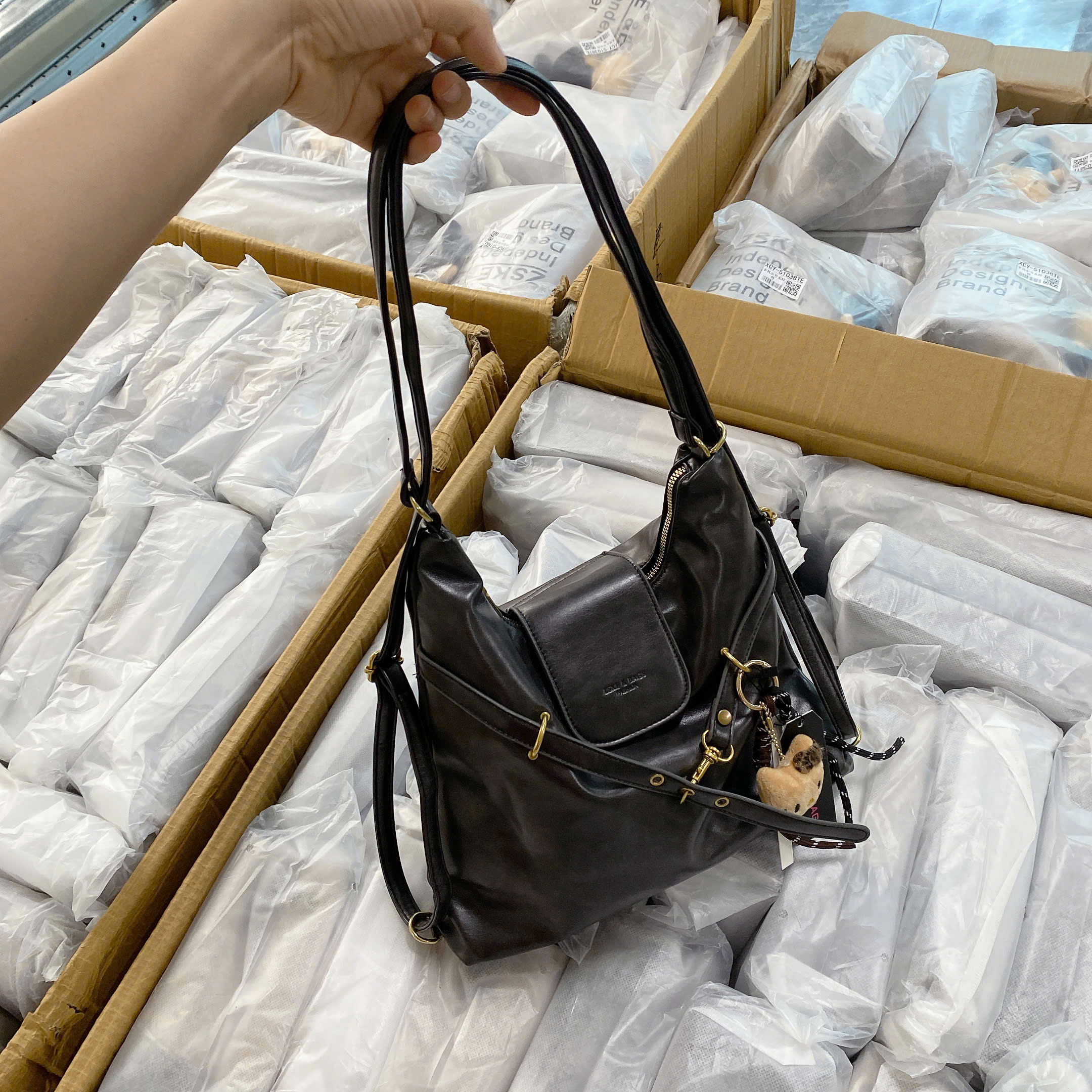 51239TE# Túi kẹp nách nắp gặp charm mèo ZSKE