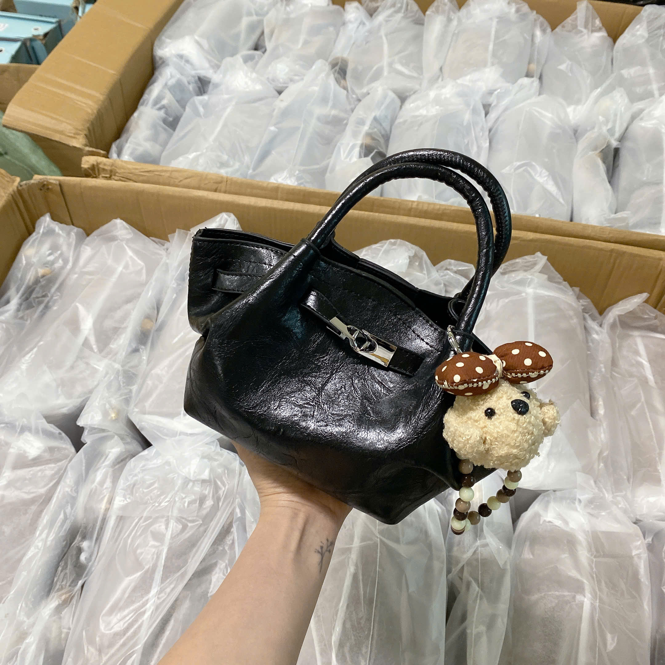 6636# Túi Tote dây rút khóa xoay charm cún