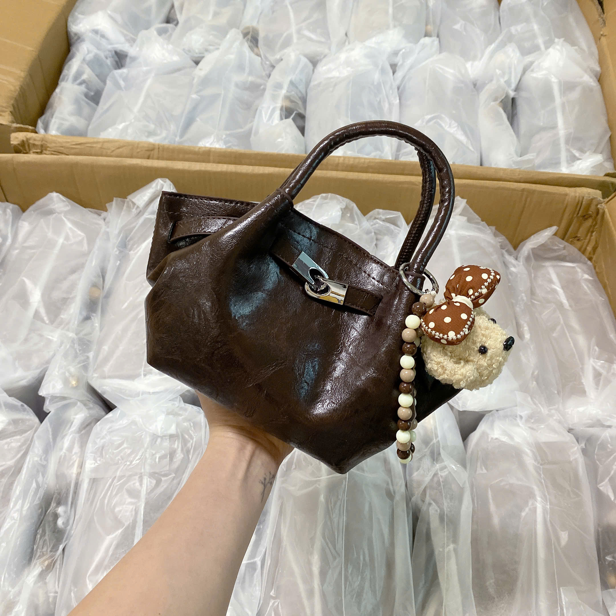 6636# Túi Tote dây rút khóa xoay charm cún