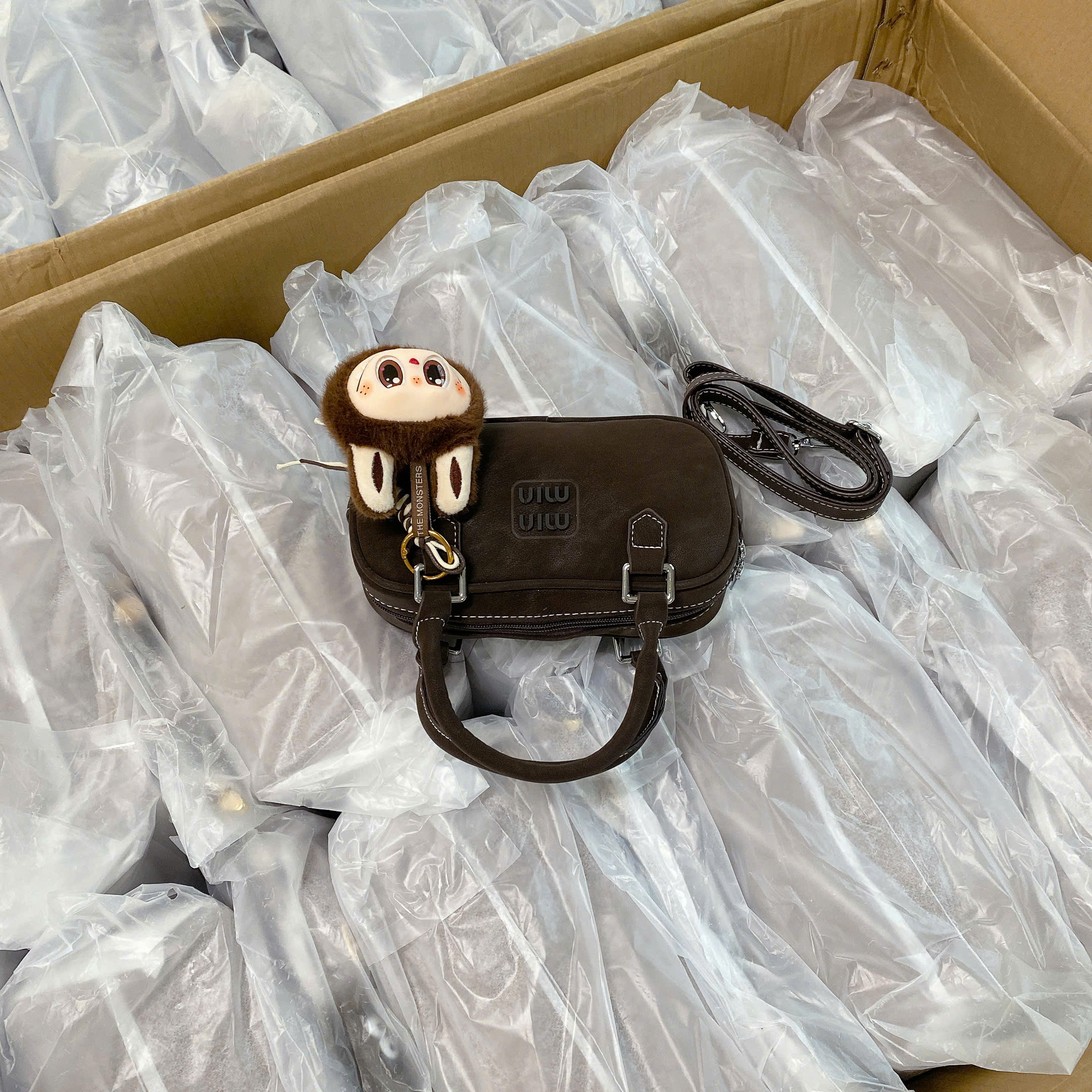 920# Túi trống minmin charm labubu