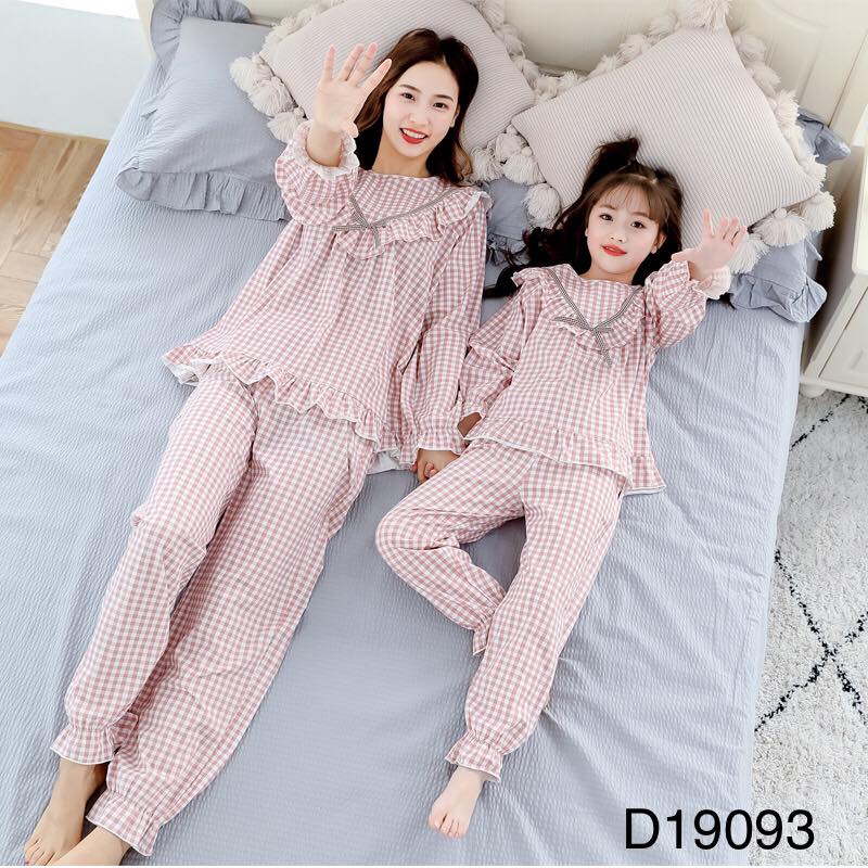 D19093-Pijama kẻ nâu cổ nơ