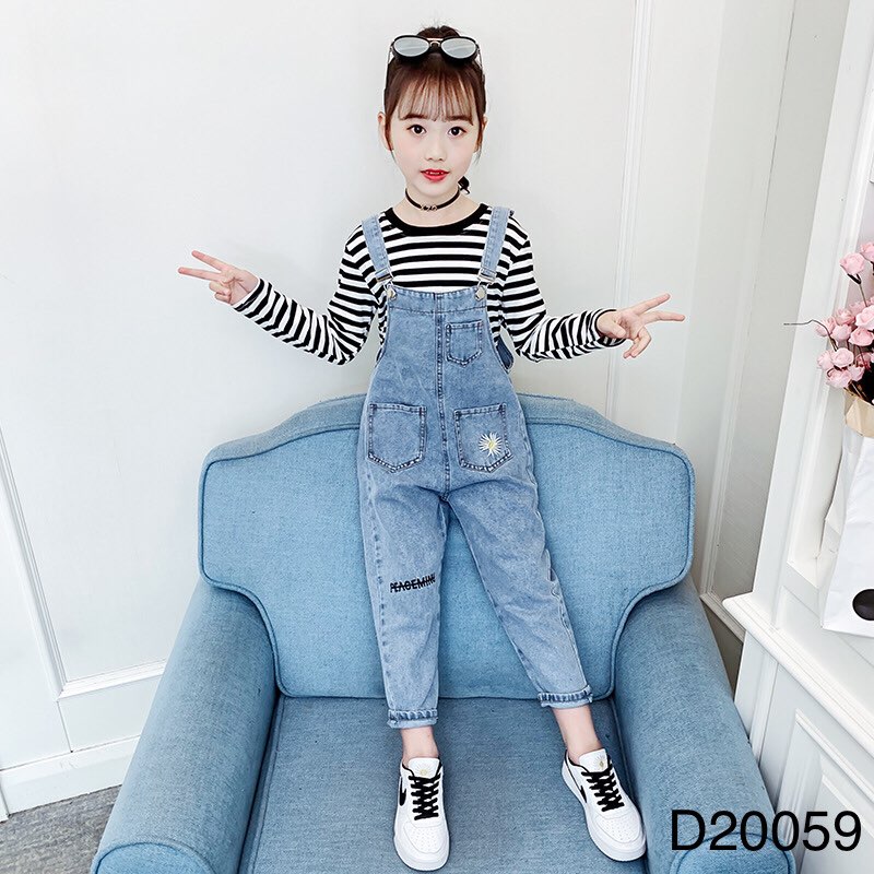 Set yếm jeans hoa cúc kèm áo kẻ ngang 2020