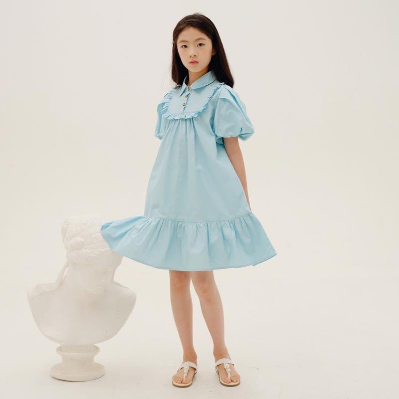 Váy xanh cổ bèo tay bồng