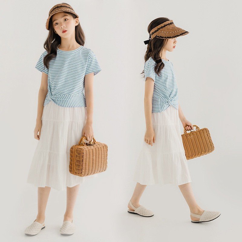 Set áo kẻ xanh chân váy
