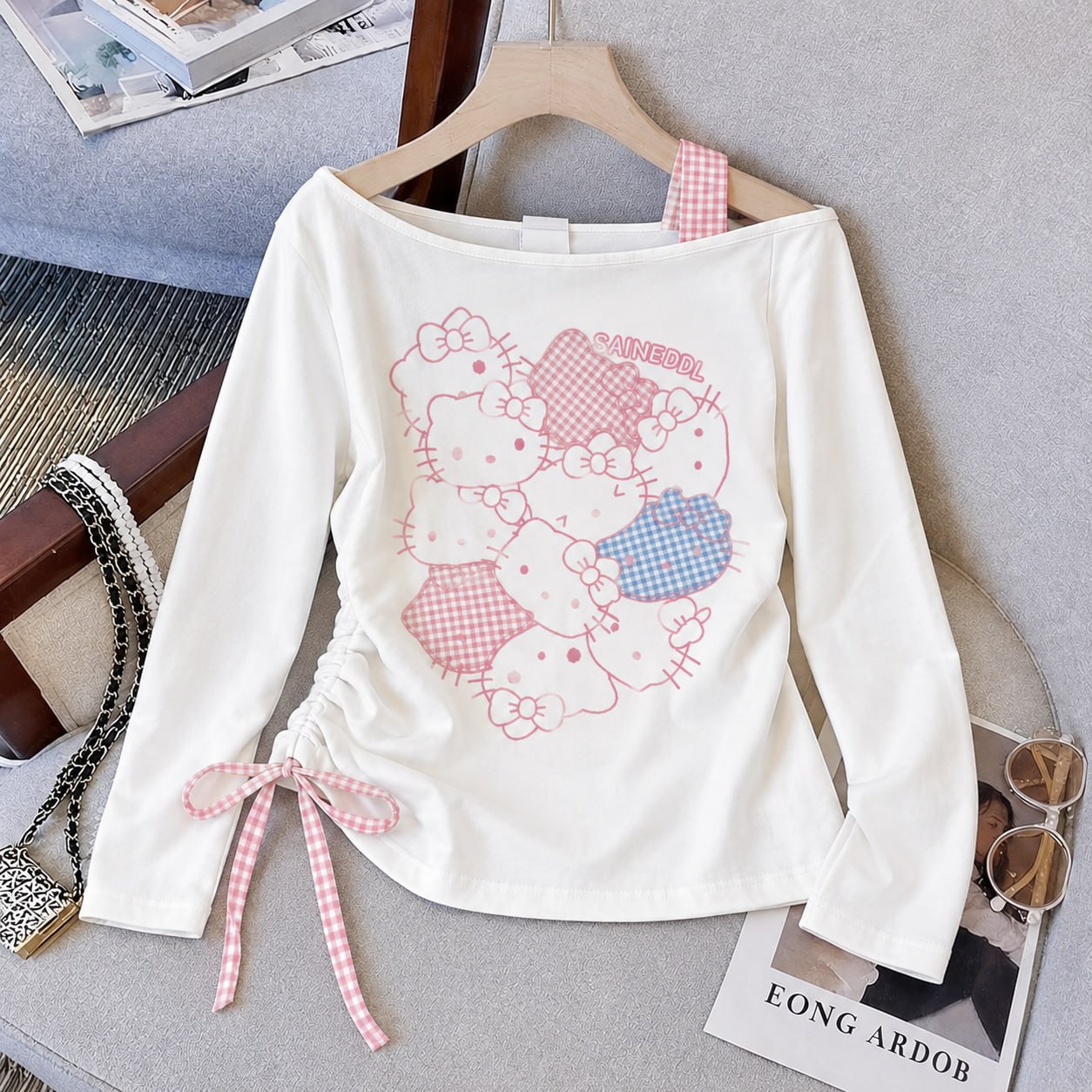 Áo cotton vai lệch phối caro hình kitty M408