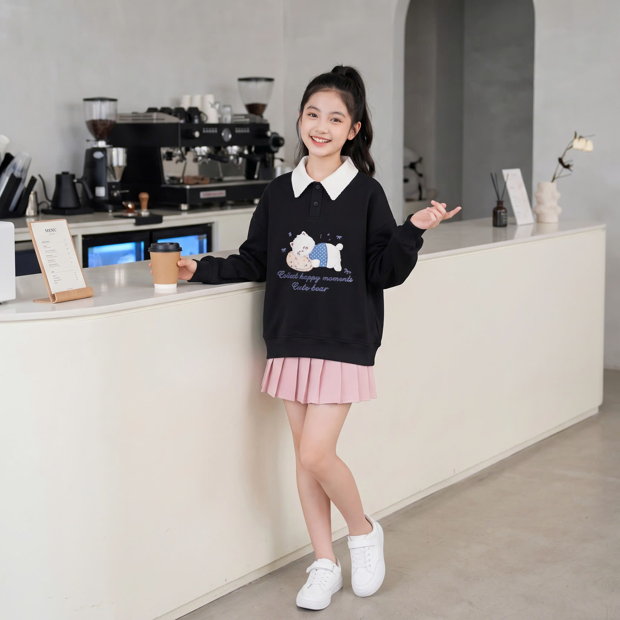 Áo viền cổ polo in hình gấu M385