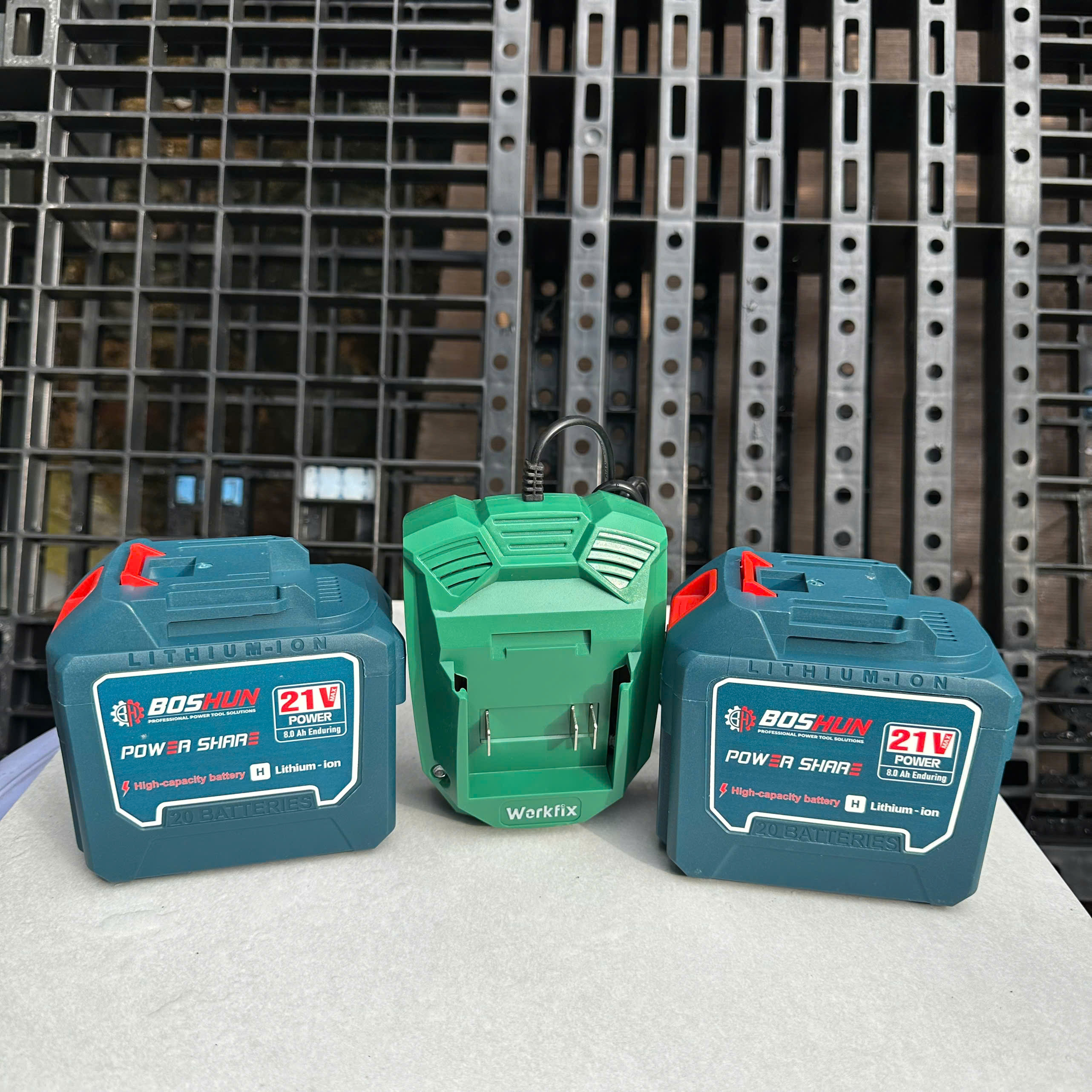 (Combo 2 Pin 20 Cell Kèm 1 Sạc) - Pin 20Cell Boshun LõiXám Mạch 8mosfet Có Đèn Báo Dung Lượng Pin Chân Pin Phổ Thông m21 - 2 pin 20c+sạc 2a