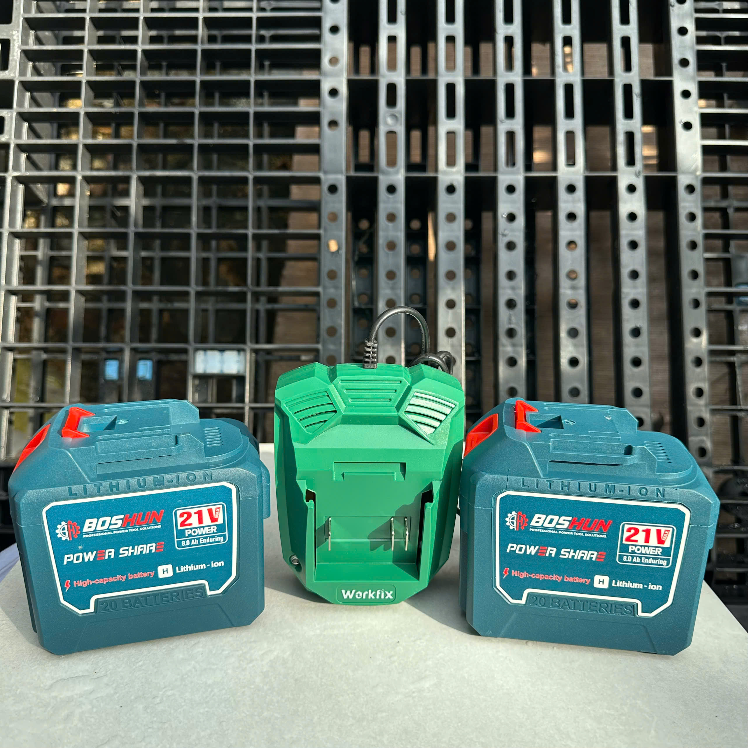 (Combo 2 Pin 20 Cell Kèm 1 Sạc) - Pin 20Cell Boshun LõiXám Mạch 8mosfet Có Đèn Báo Dung Lượng Pin Chân Pin Phổ Thông m21 - 2 pin 20c+sạc 2a