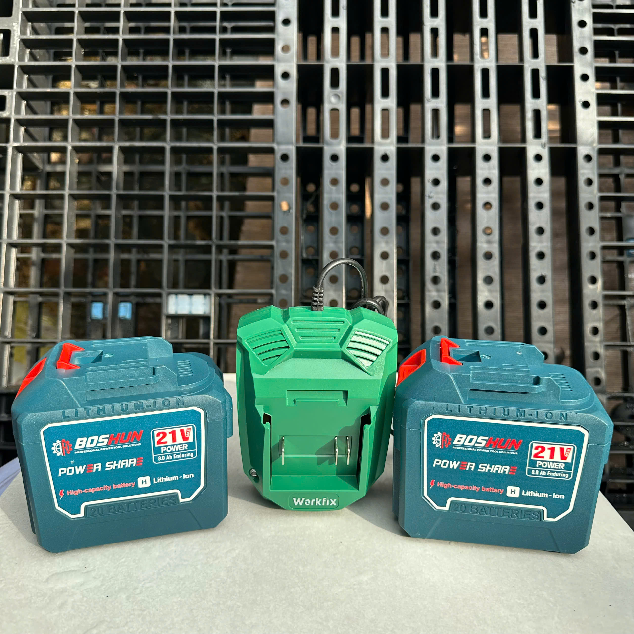(Combo 2 Pin 20 Cell Kèm 1 Sạc) - Pin 20Cell Boshun LõiXám Mạch 8mosfet Có Đèn Báo Dung Lượng Pin Chân Pin Phổ Thông m21 - 2 pin 20c+sạc 2a