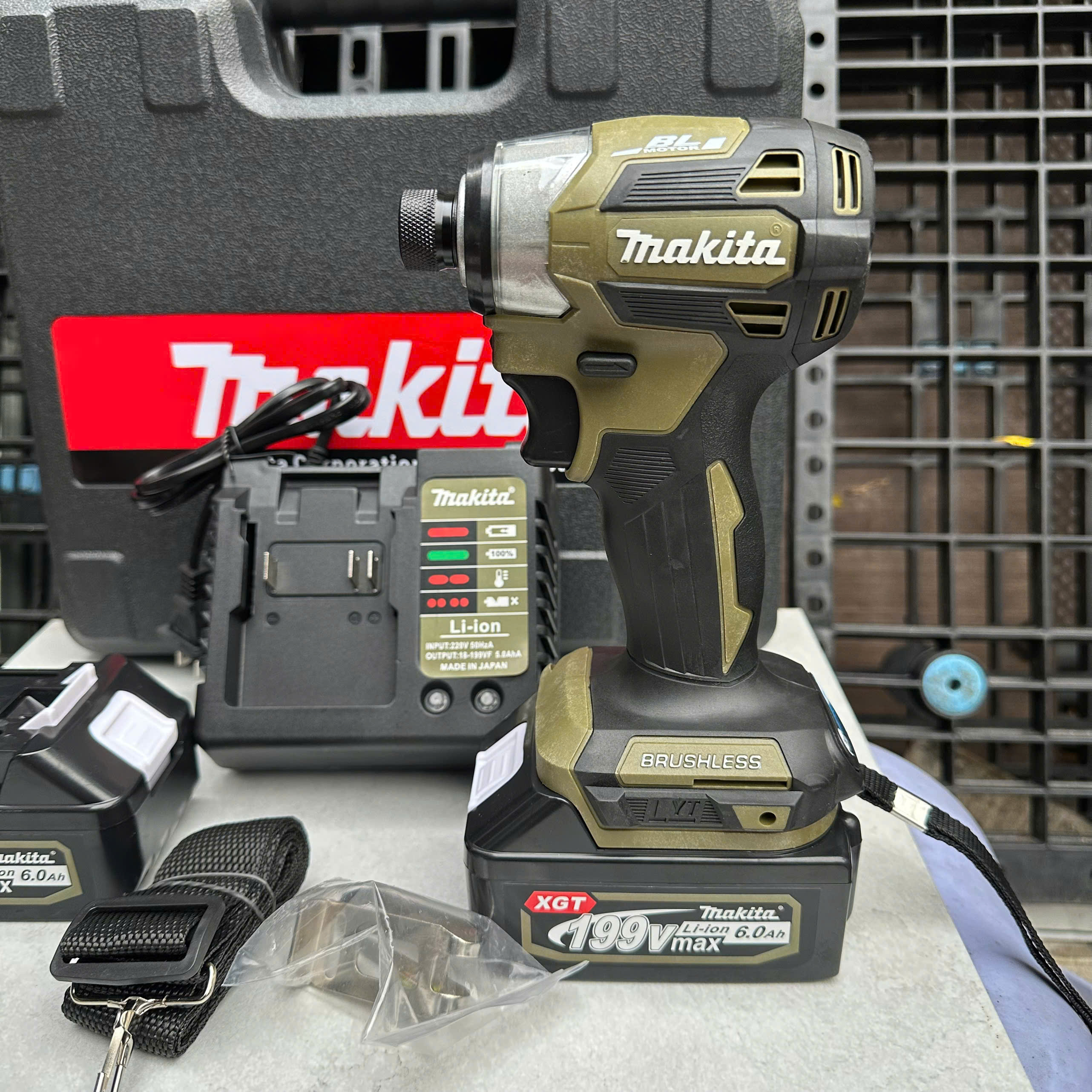Chuyên Vít MAKITA TD173 bản pro có 8 cấp tốc độ Đầu Ngậm Vít Nhanh Không Chổi Than Chân Pin Phổ Thông, màu xanh bộ đội - MÁY 2PIN+SẠC