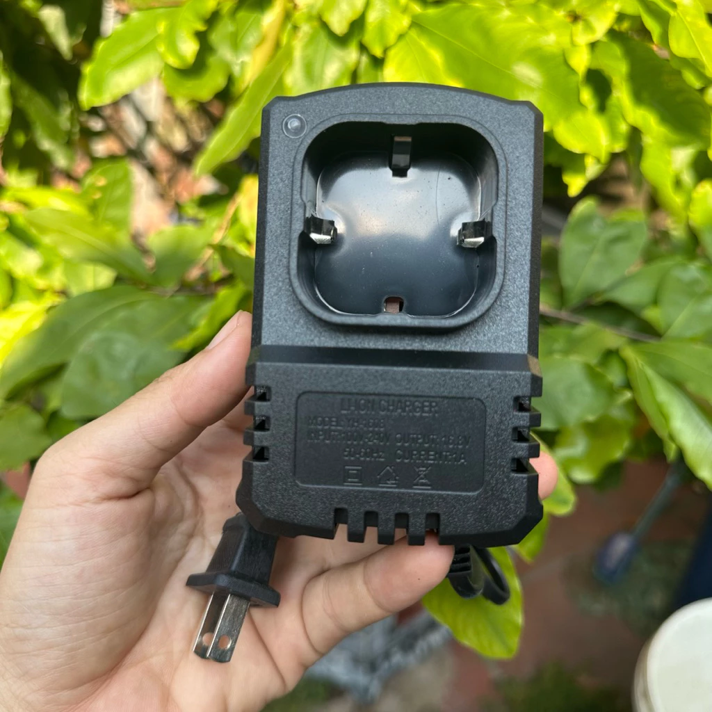 Đế sạc pin 4 cell 16.8V Drama cho máy khoan pin