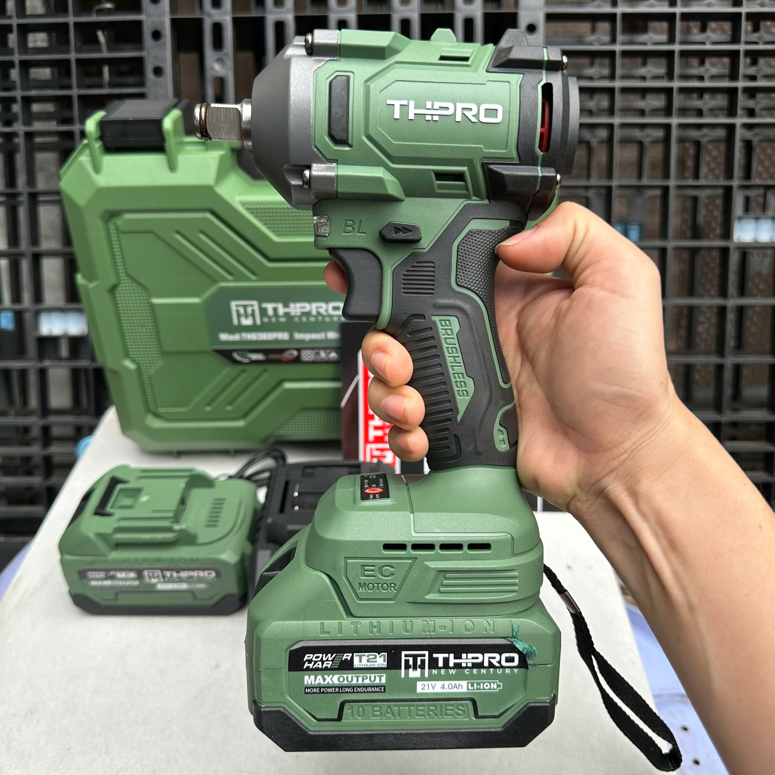 Máy Siết Bulong THPRO-TH636PRO,màu Xanh Lục Bảo,động cơ không chổi than ,lực đập 360N.m..Tặng đầu chuyển vít - máy 2pin+sạc