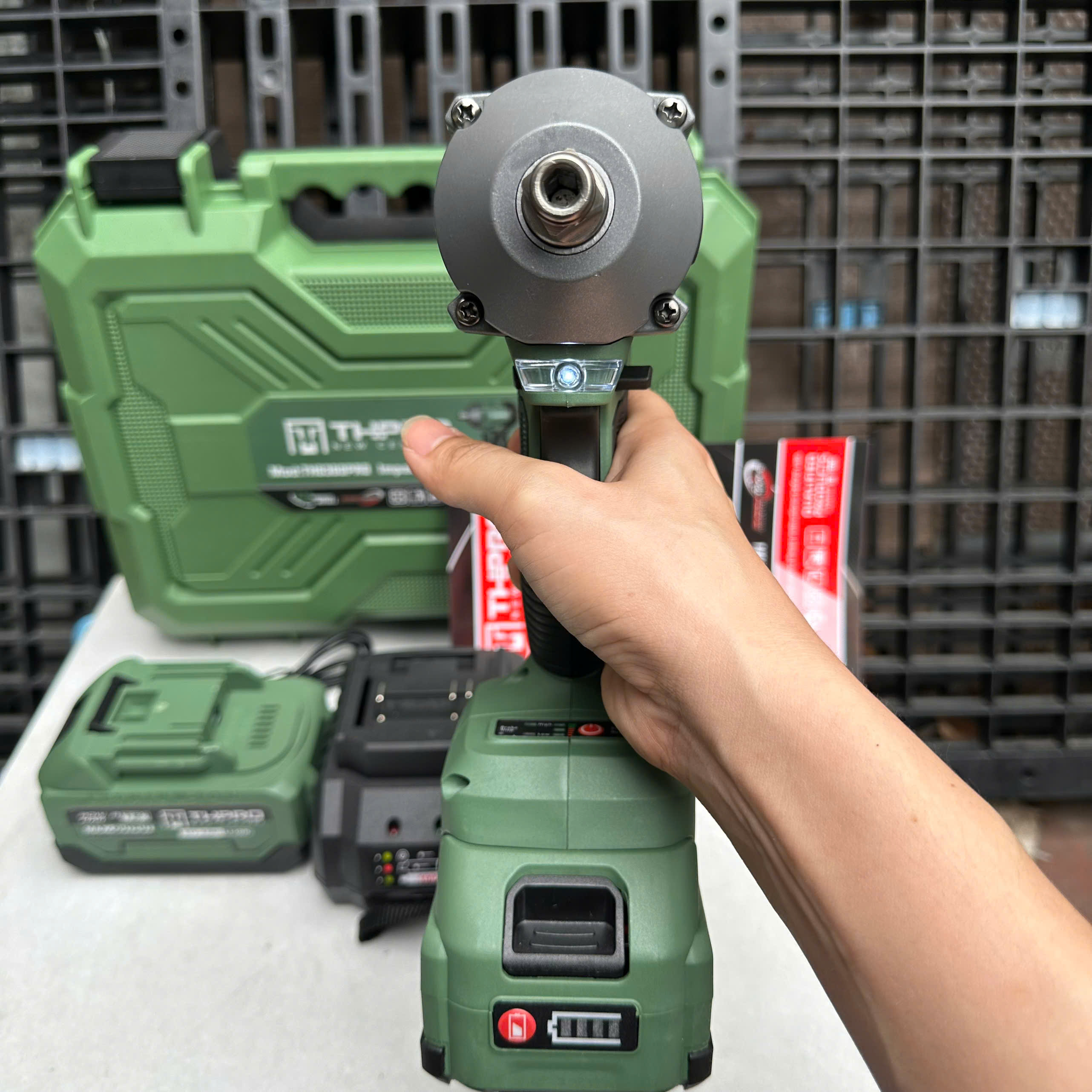 Máy Siết Bulong THPRO-TH636PRO,màu Xanh Lục Bảo,động cơ không chổi than ,lực đập 360N.m..Tặng đầu chuyển vít - máy 2pin+sạc