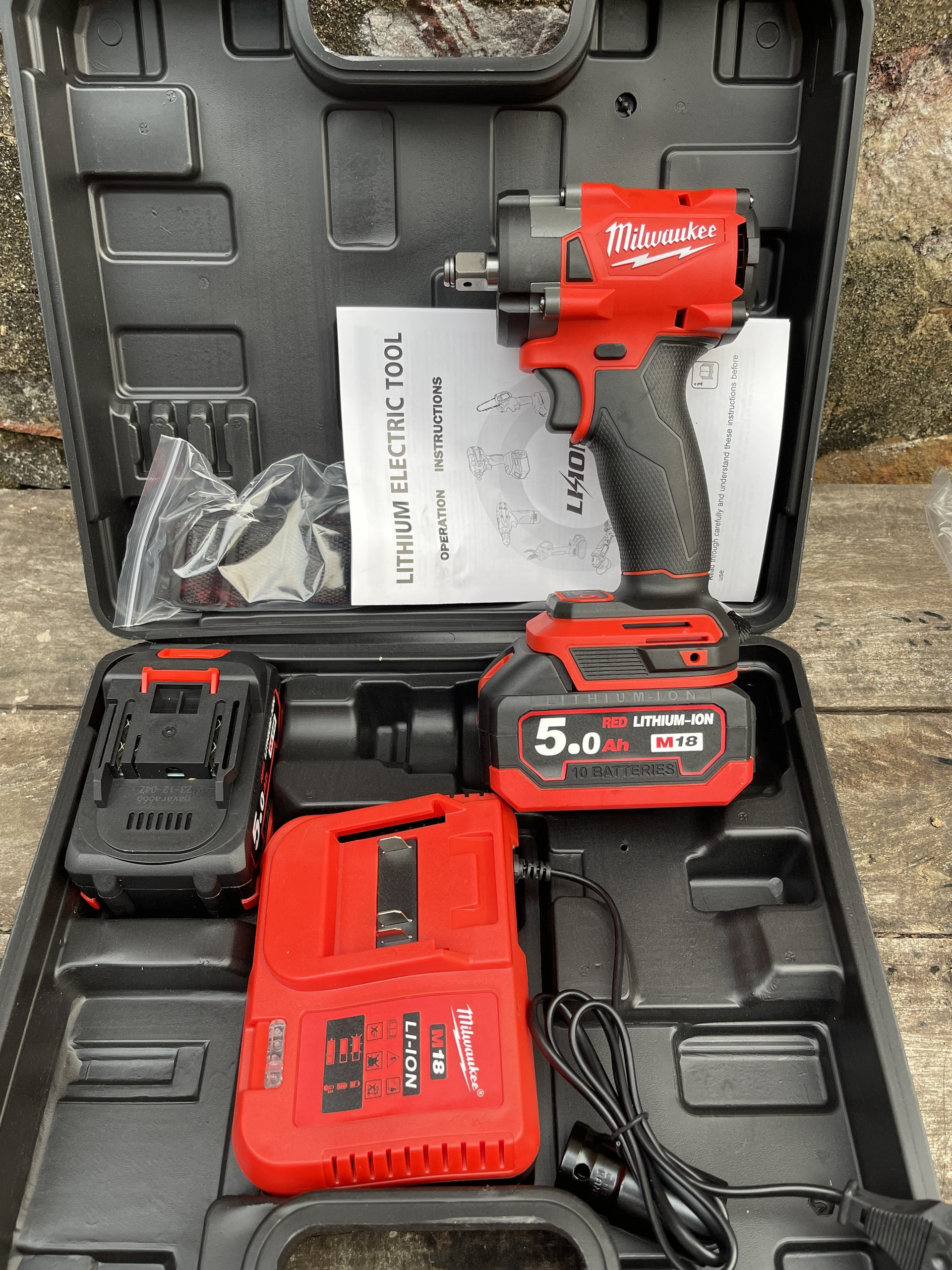 Máy siết ốc bulong MILWaKEE M18 2855 lực siết 480Nm chân pin phổ thông - máy 2pin+sạc