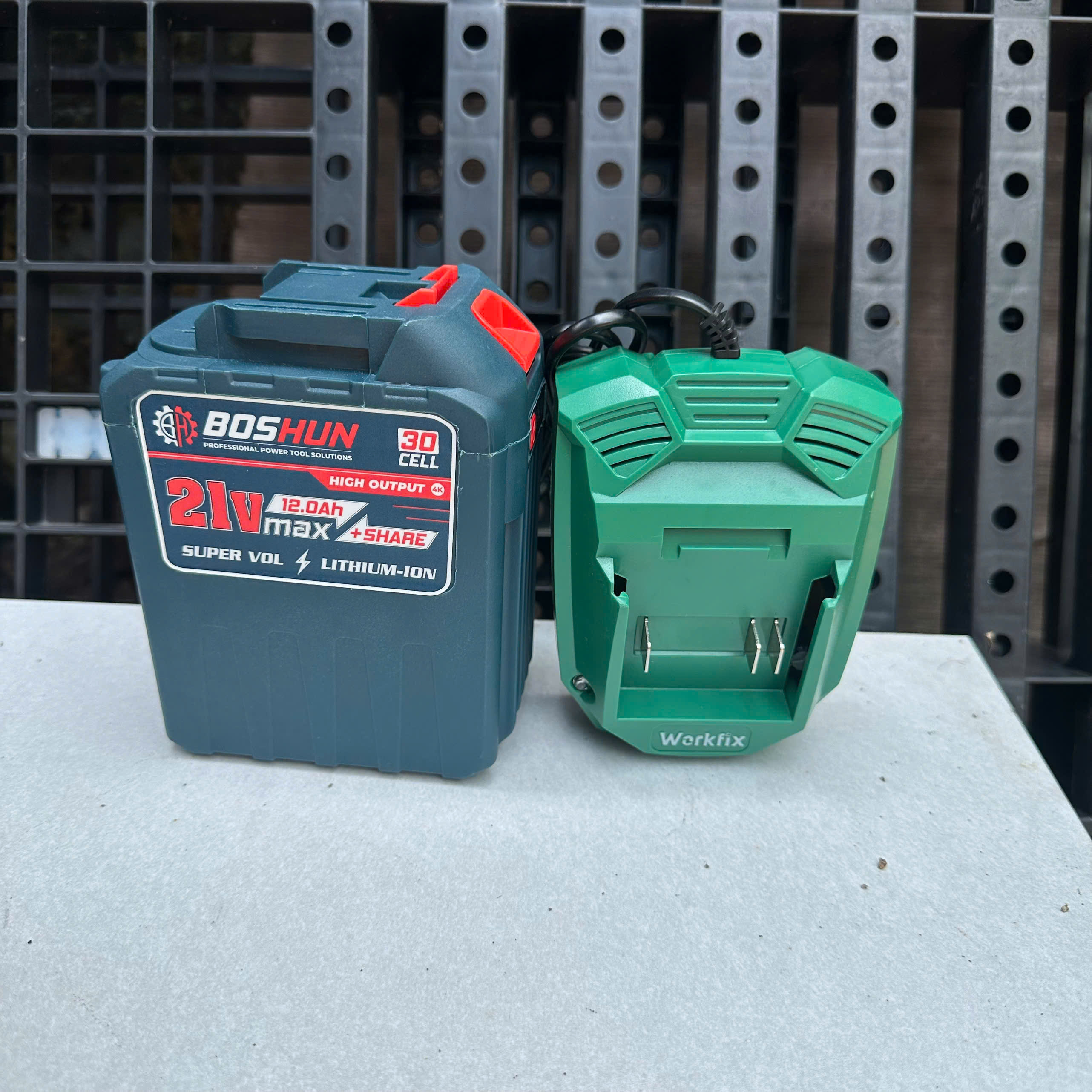 Pin 30 Cell Boshun mạch 8fes cell xám 12Ah Dung Lượng Cao, Chân Pin Phổ Thông, Có Đèn Báo Pin - pin30cell+sạc 2a