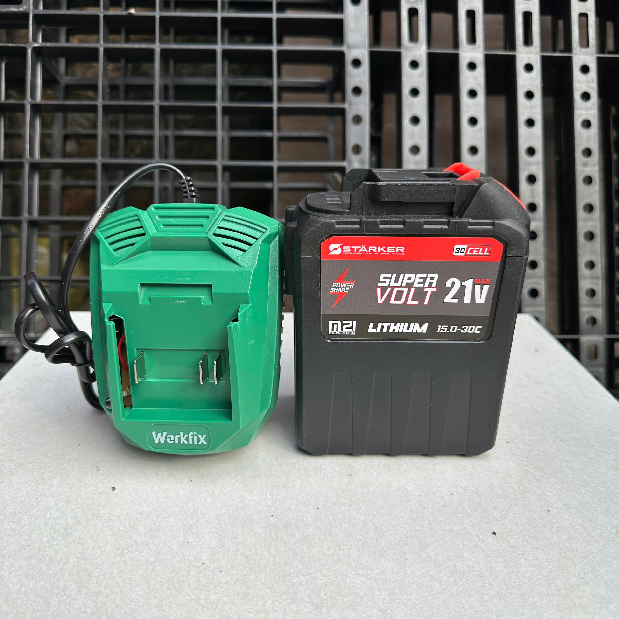 Pin Hệ M21 Starker - 30 Cell 15Ah mạch 8fes Dung Lượng Cao, Chân Pin Phổ Thông 4cm, Có Đèn Báo Pin - pin+sạc