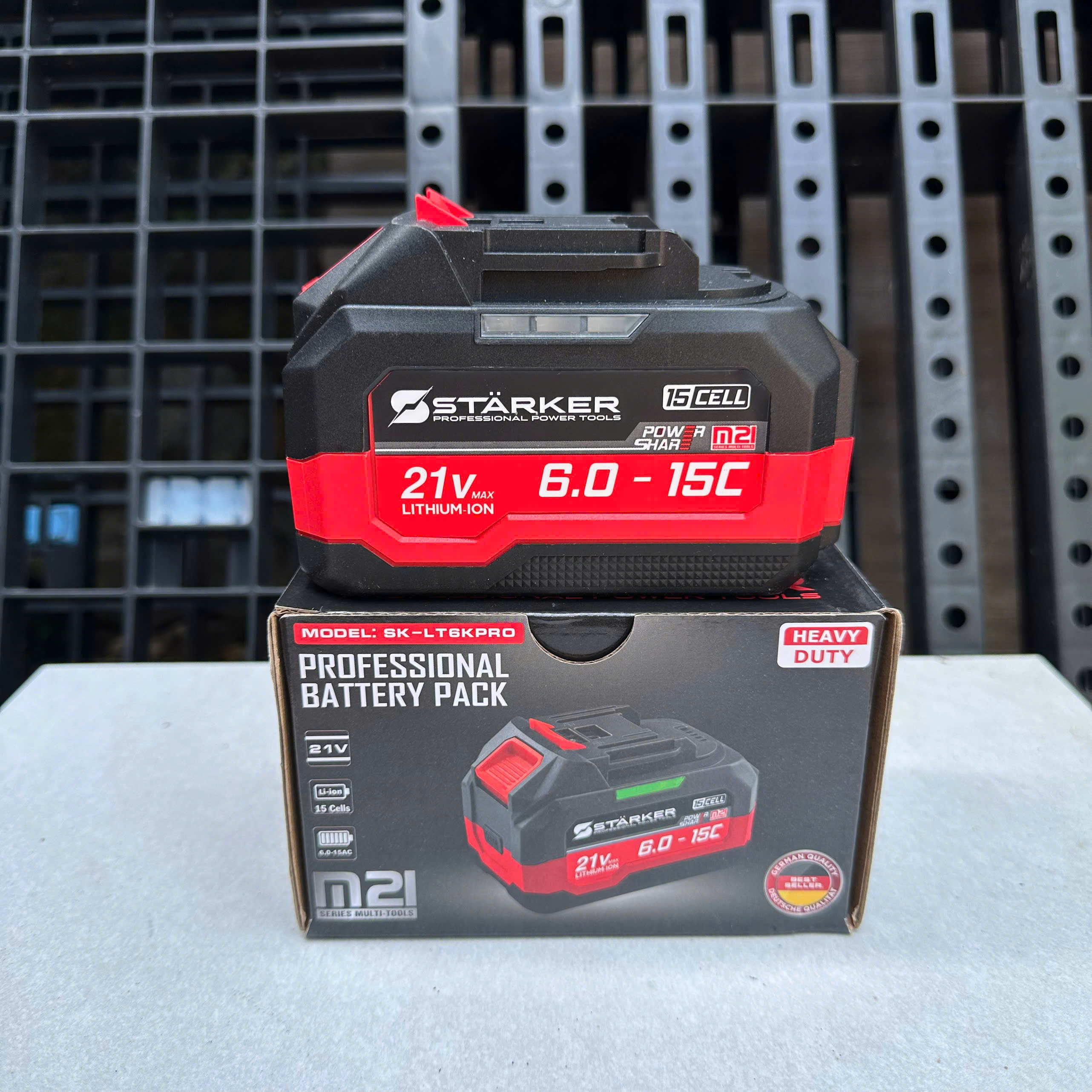 Pin STARKER Cao Cấp - cell samsung 25R - Mạch chịu tải lớn - Dòng xả 15C - Dùng được máy Makita hãng