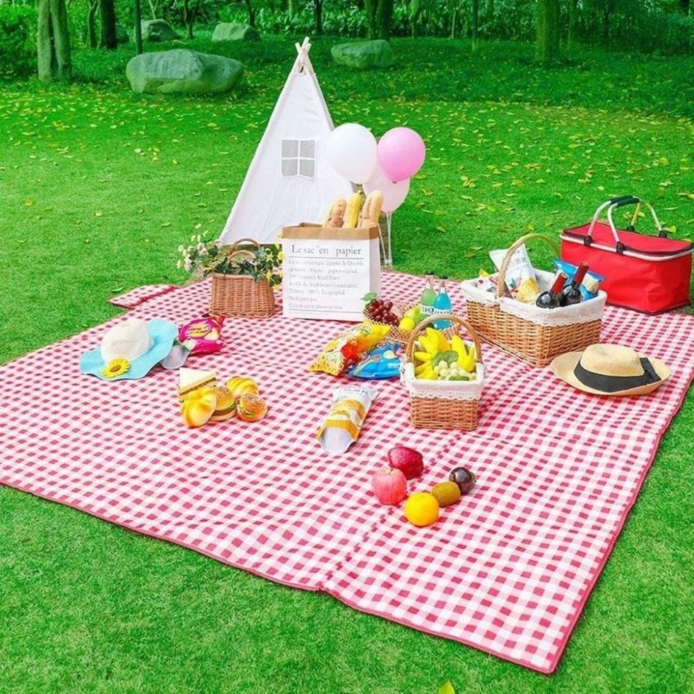 Thảm trải picnic - Người bạn đồng hành cho những chuyến dã ngoại vui v