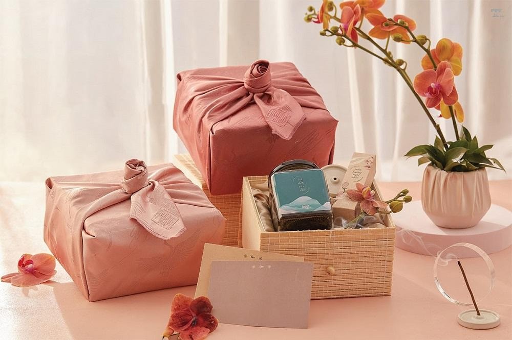 Quà tặng bạn gái ngày sinh nhật: Nên mua gì để ghi điểm tuyệt đối?