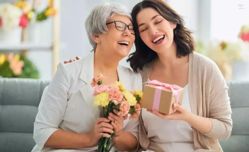 Quà tặng 20/10 cho mẹ: Món nào vừa tinh tế, vừa khiến mẹ cảm động?