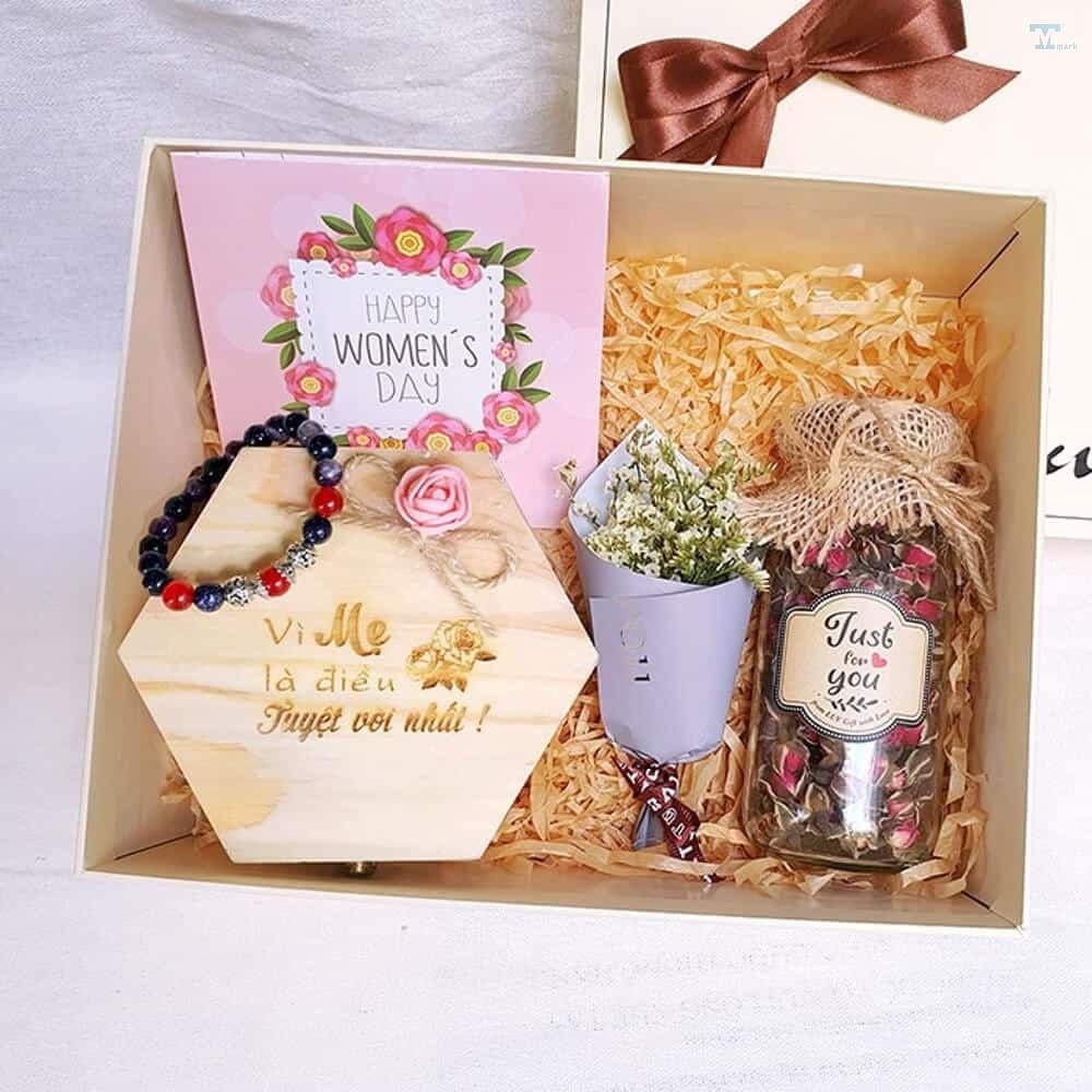 Quà dành cho mẹ: Ý nghĩa, lựa chọn và kinh nghiệm tặng sinh nhật