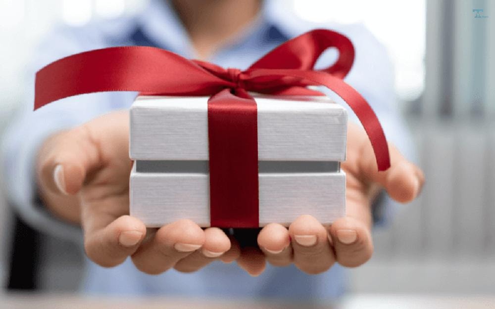 Gợi Ý Quà Tặng Tập Thể Ý Nghĩa Phù Hợp Với Ngân Sách
