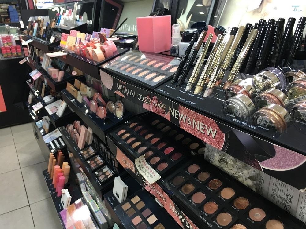 Mỹ phẩm xách tay là gì và có nên mua không?