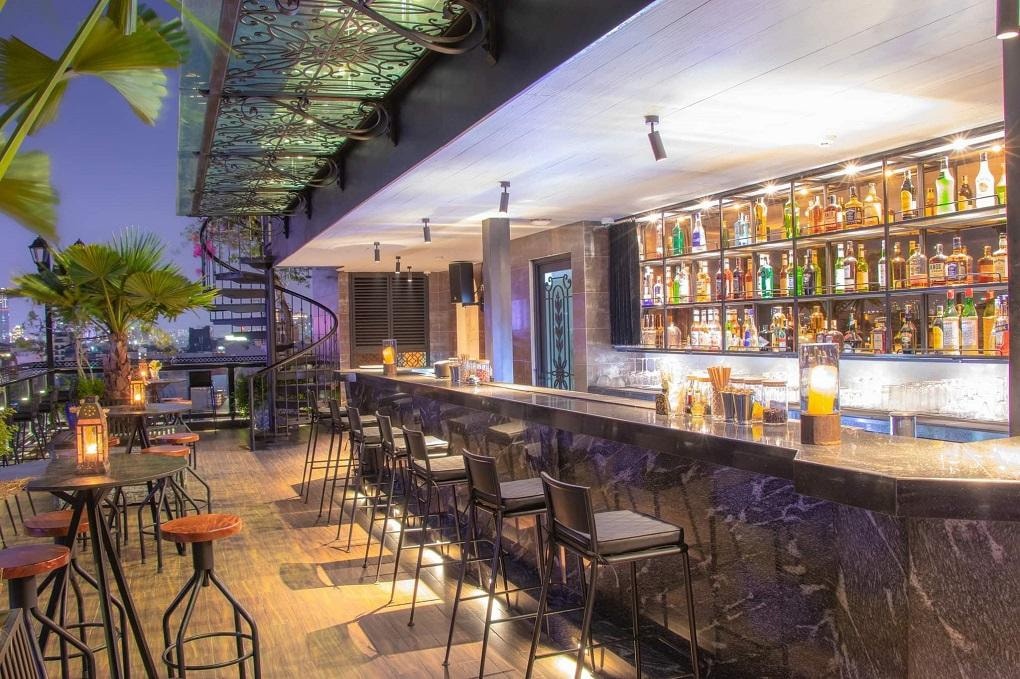 Bar là gì? Phân biệt các loại Bar và sự khác biệt với Club và Pub | Tmark