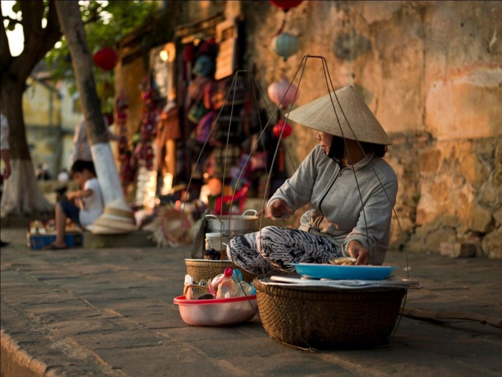 Bán hàng rong nên bán gì? Gợi ý 10+ ý tưởng hái ra tiền