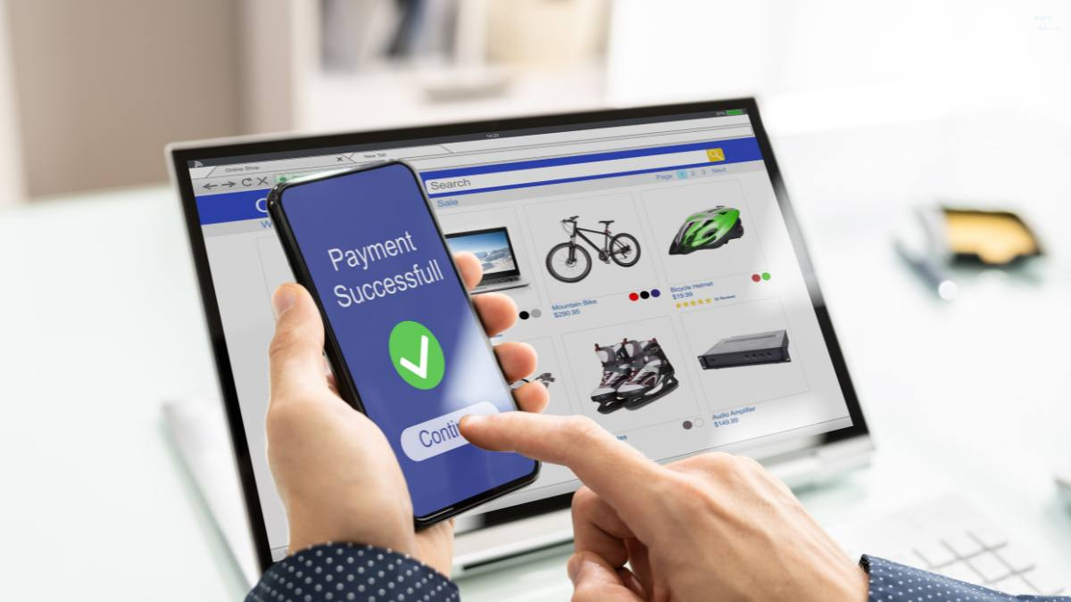 Hành vi khách truy cập website chủ yếu tìm thông tin và đánh giá sản phẩm