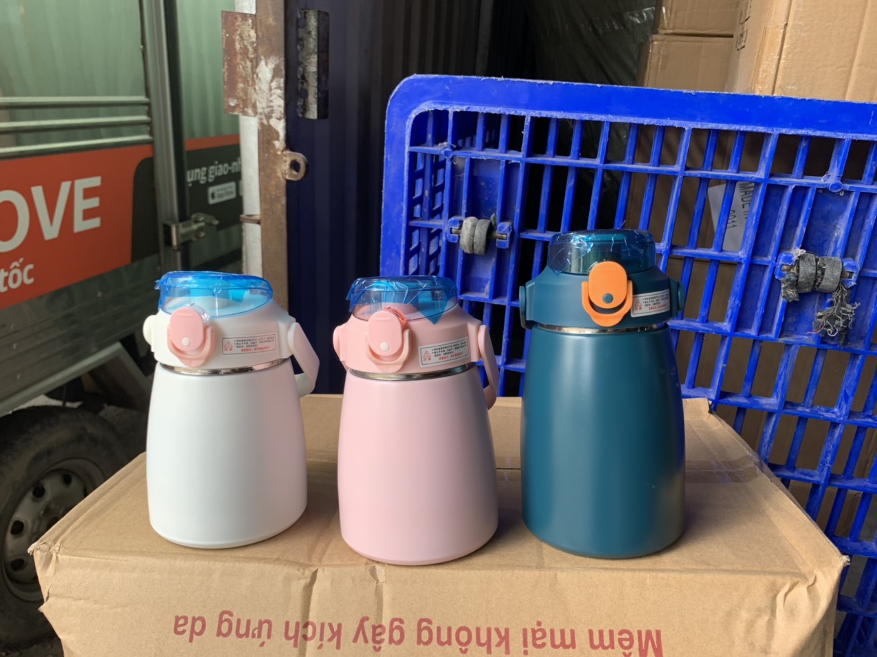 Bình nước hoạt hình Tmark dung tích lớn 800ml với nhiều hình ngộ nghĩnh cho bé yêu (Kiện 40 cái)