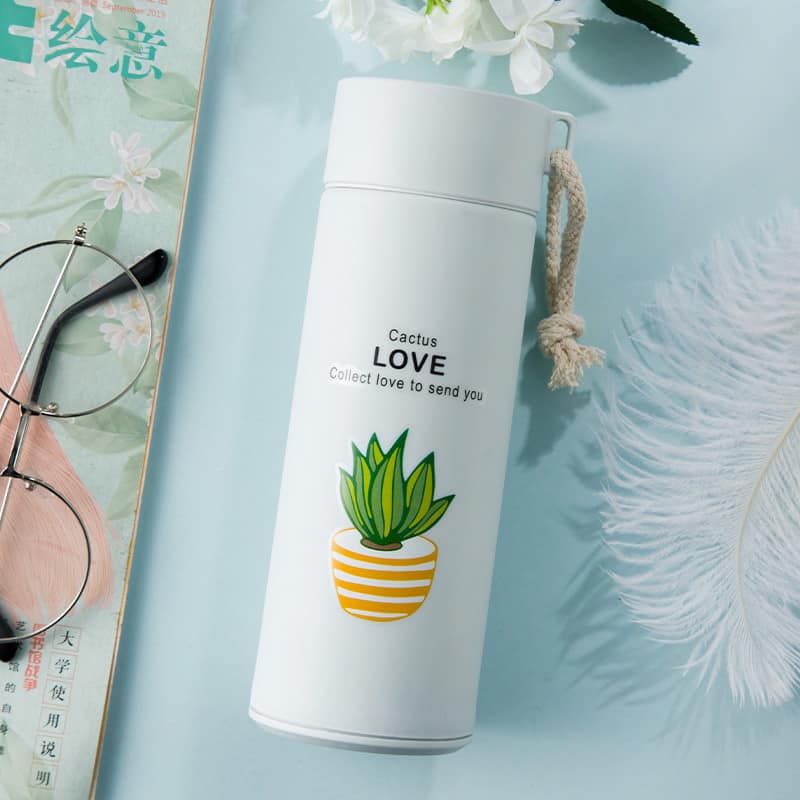 Bình nước thủy tinh bọc nhựa chữ love 400ml – họa tiết màu ngẫu nhiên Tmark (Kiện 80 cái) (đi từ 10k)