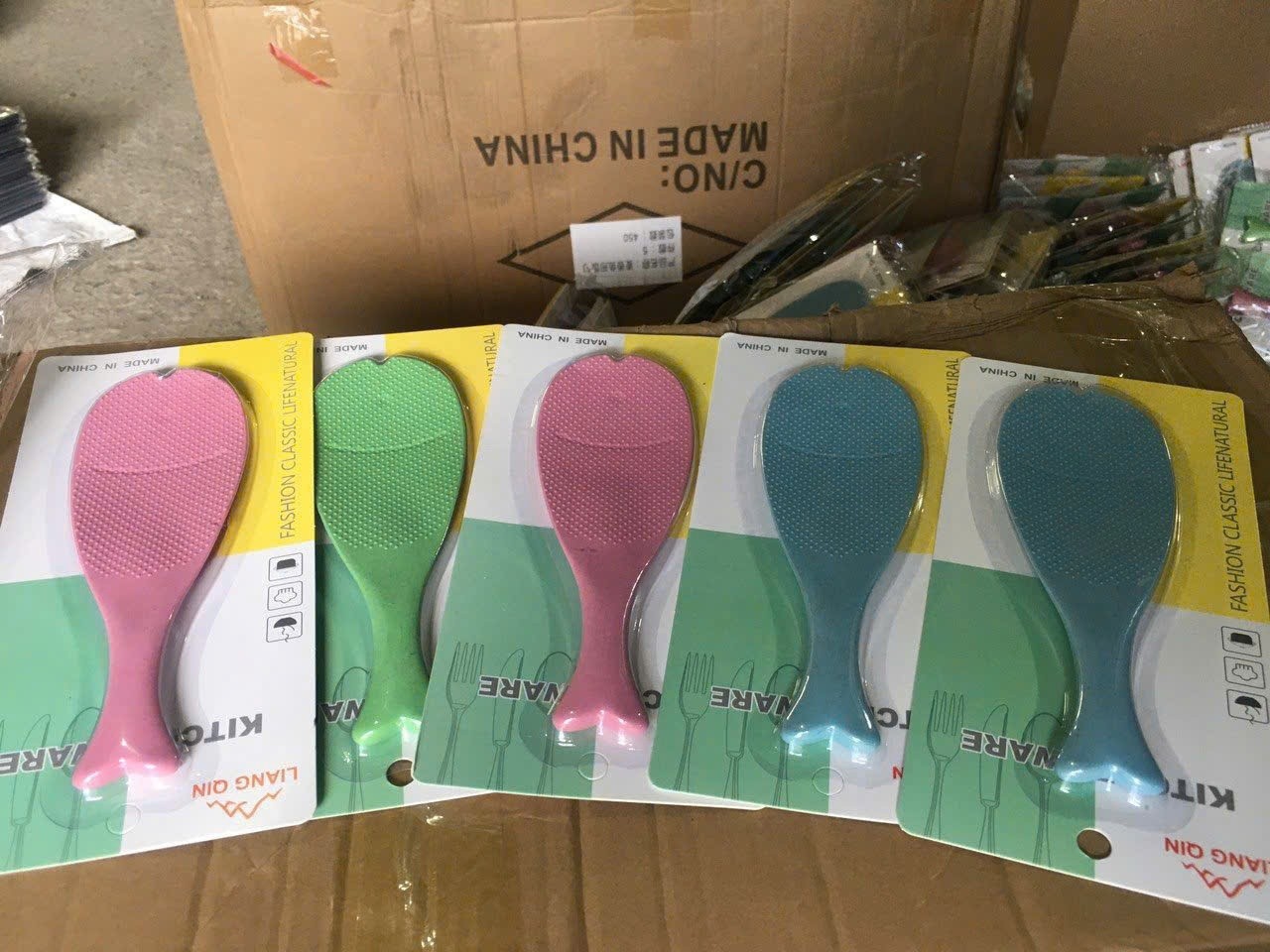 Vá cơm lúa mạch hình con cá Happy Kitchen (Kiện 450 cái)