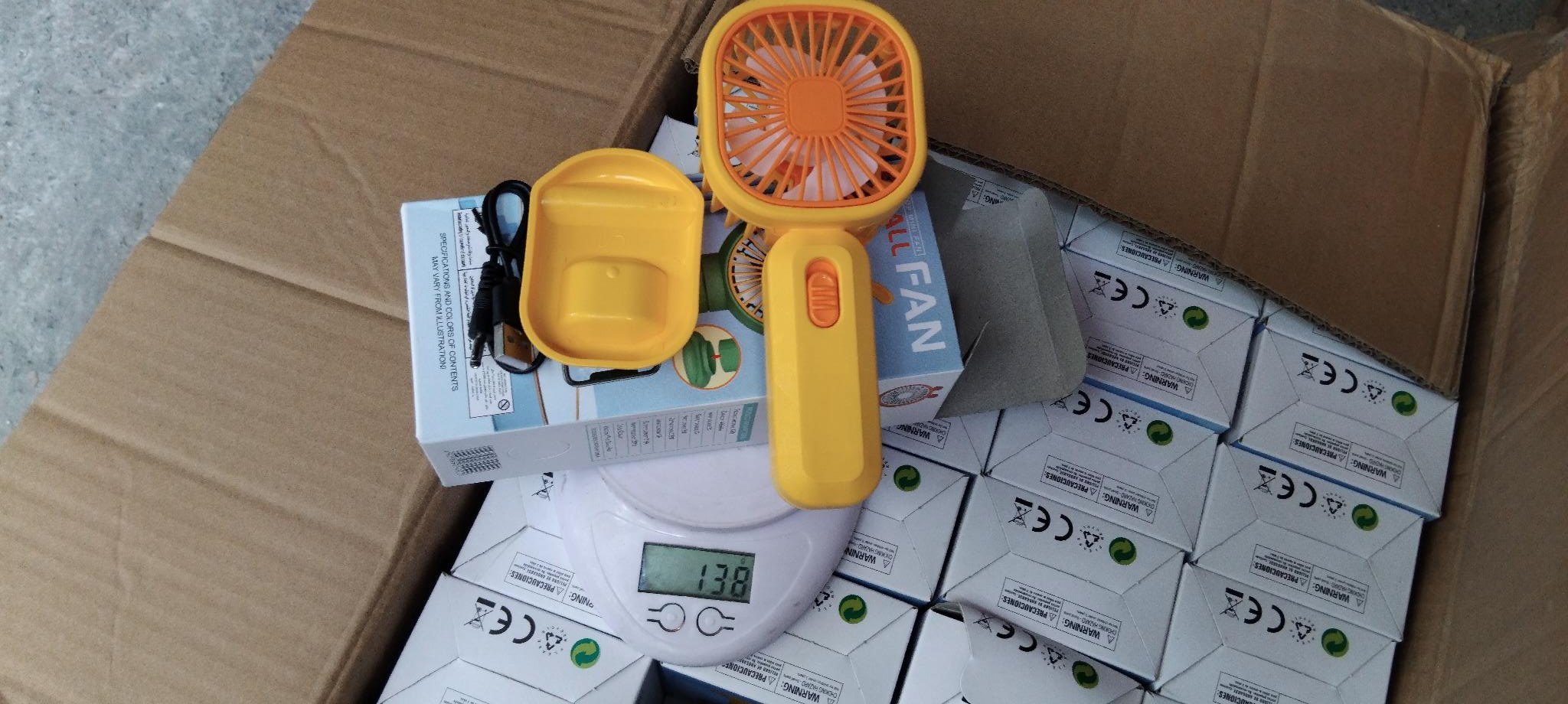 Quạt mini cầm tay kèm giá đỡ điện thoại tiện lợi Tmark (Kiện 144 cái)