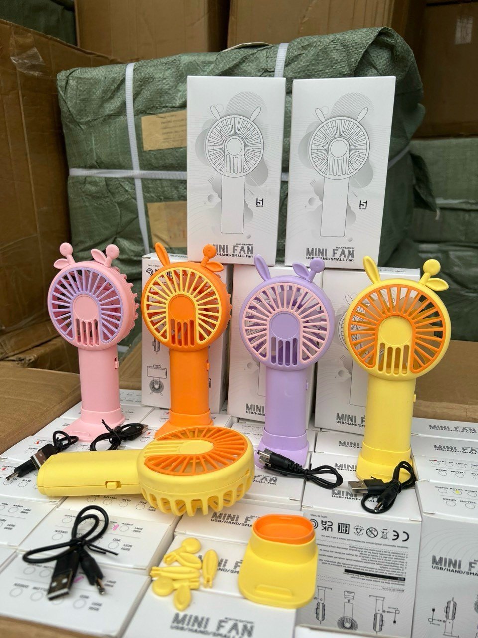 Quạt mini cầm tay có đế quạt Tmark (Kiện 144 cái)