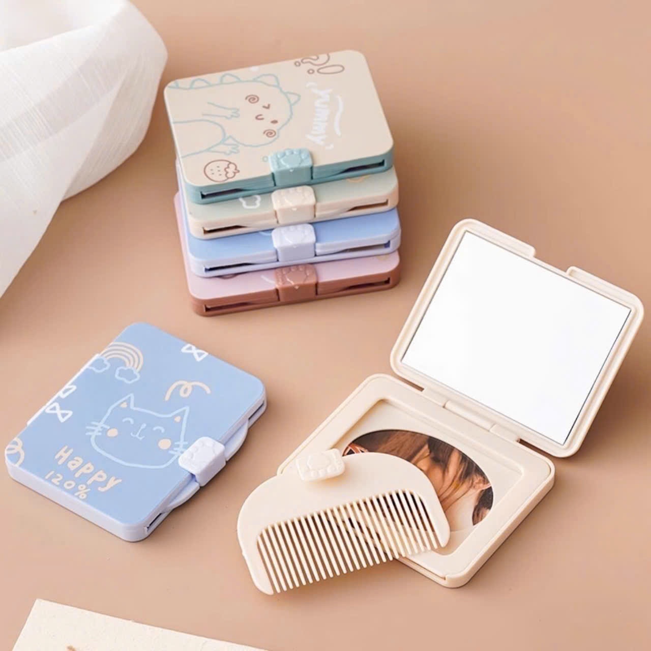 Gương gấp gọn bỏ túi vuông kèm lược cute Tmark (Lốc 12 cái – Kiện 720 cái)