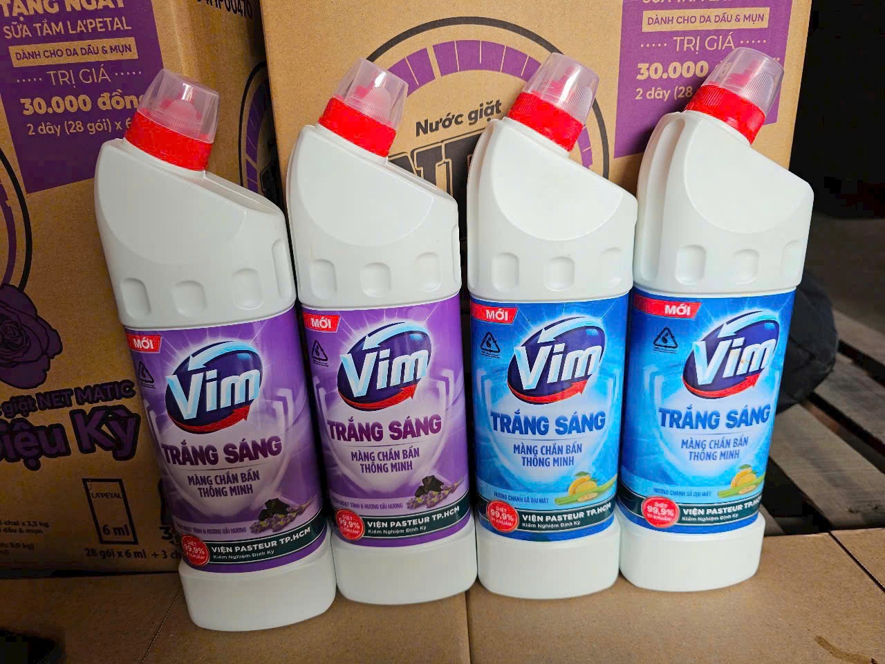 Tẩy rửa bồn cầu và nhà tắm Vim trắng sáng 880ml (Kiện 16 chai)(hàng nguyên kiện)