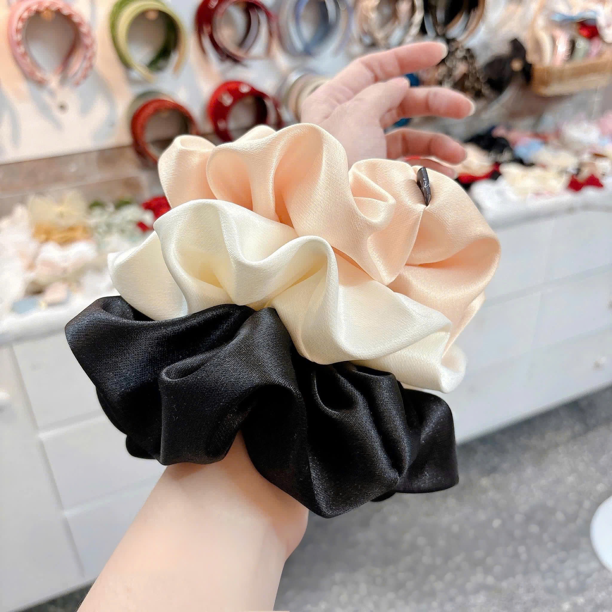 Scrunchies lụa phi bóng size lớn siêu to 18cm ( kiện 50) ( hàng nguyên kiện)