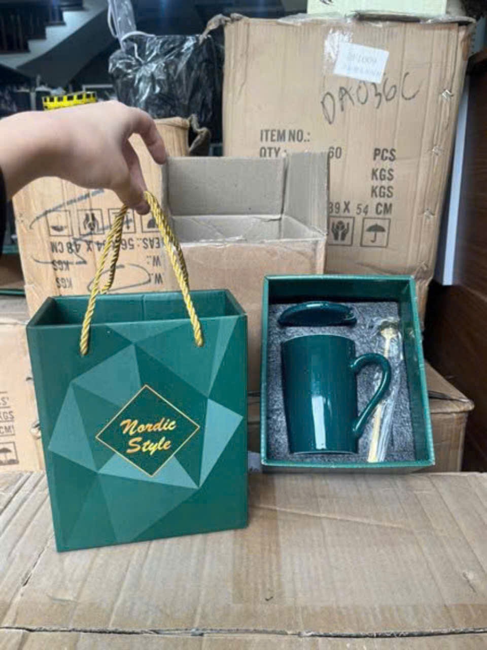 Cốc sứ đơn hộp quà (Kiện 48 bộ)(Hàng Nguyên Kiện)