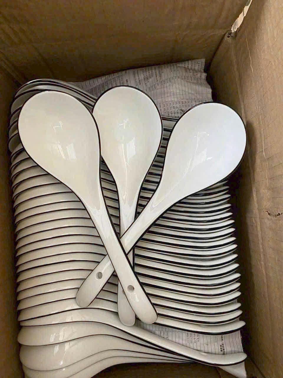 Muôi canh sứ viền đen ( kiện 200 cái) ( hàng nguyên kiện)