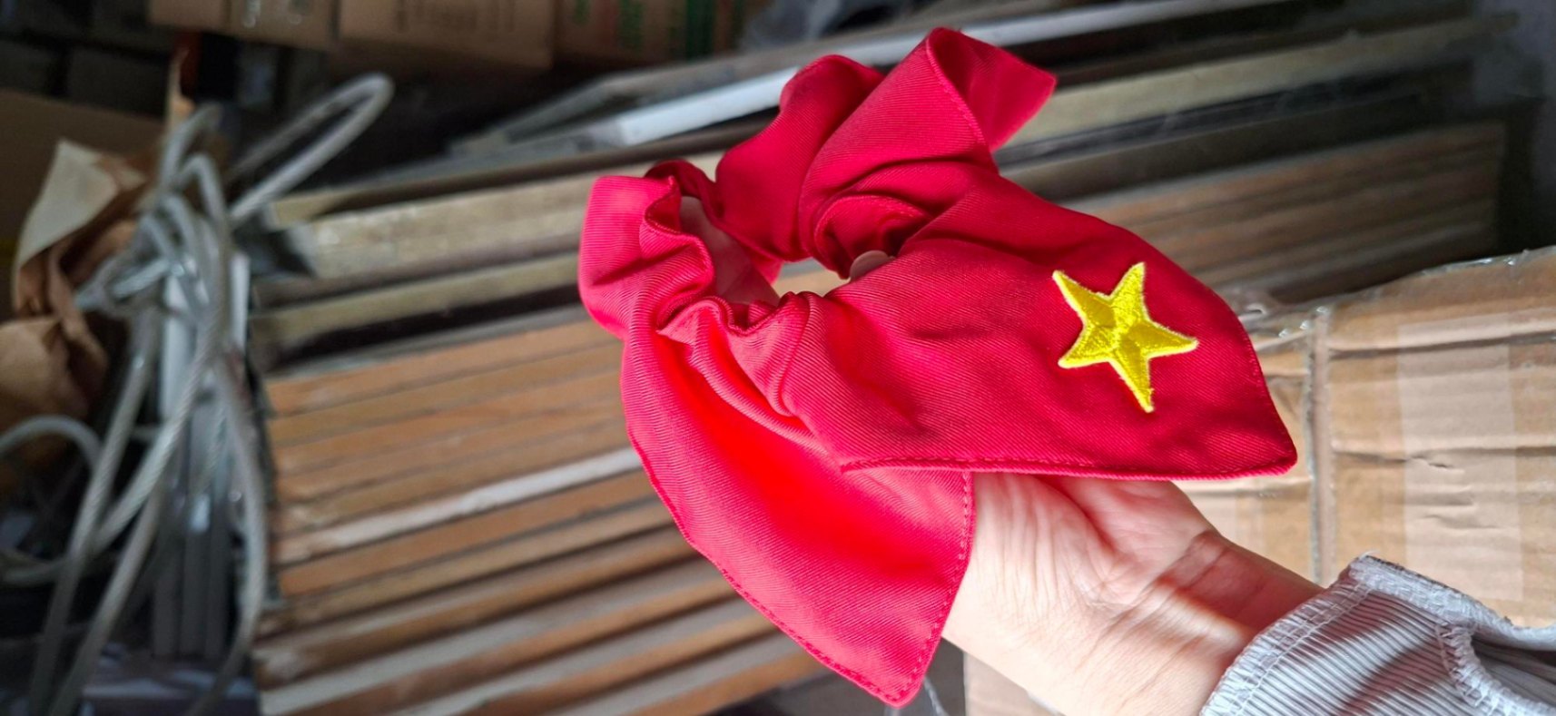 Dây Scrunchie vuông Cờ Đỏ Sao Vàng Việt Nam Tmark 2