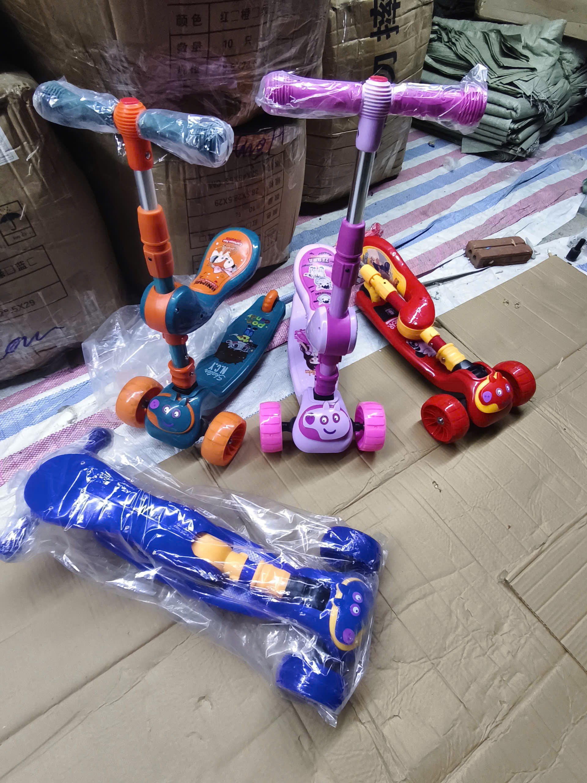 Đồ chơi trẻ em: Xe trượt scooter, model 803, loại 3 bánh