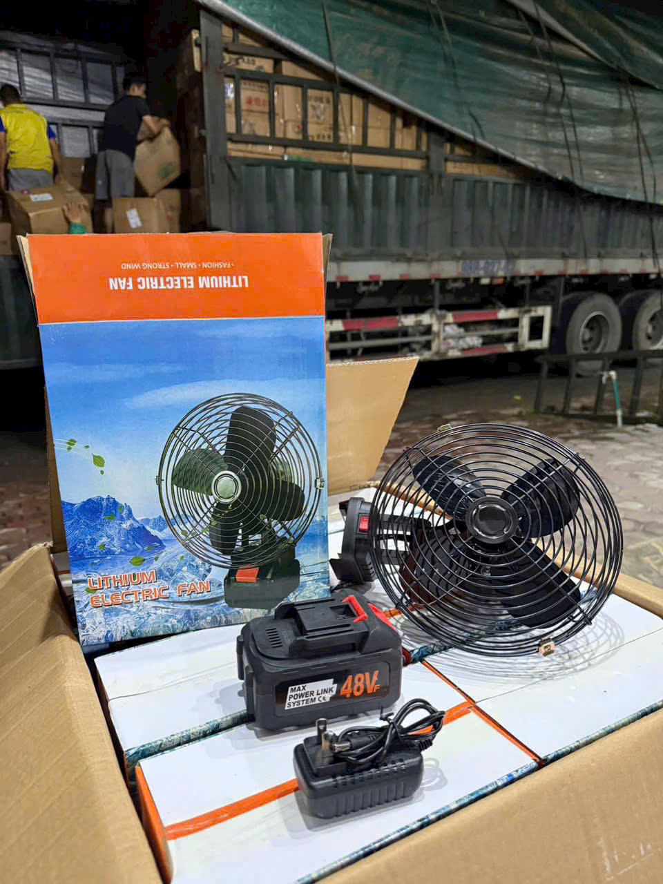 Quạt sạc pin gài 10 cell không quay (Kiện 18 cái) 2