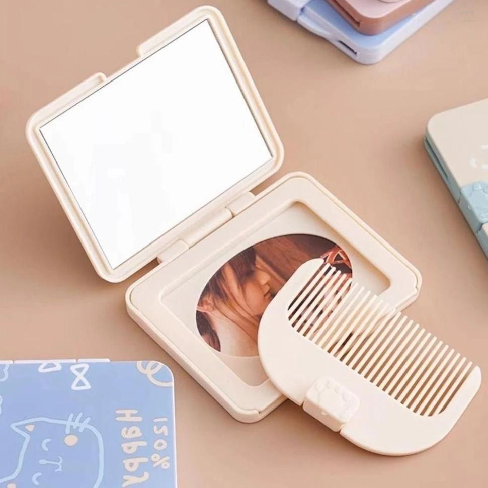 Guong-gap-gon-bo-tui-vuong-kem-luoc-cute-Tmark-Loc-12-cai-Kien-720-cai-_Gương gấp gọn bỏ túi vuông kèm lược cute Tmark (Lốc 12 cái – Kiện 720 cái)1.jpg