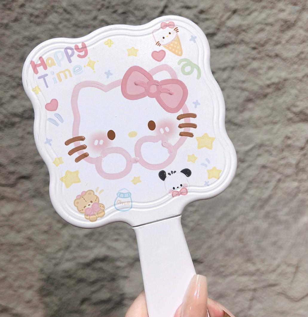 Guong-luoc-2in1-cam-tay-hinh-Hello-Kitty-Tmark-Kien-400-cai-Loc-10-cai-_Gương lược 2in1 cầm tay hình Hello Kitty Tmark (Kiện 400 cái  Lốc 10 cái)2.jpg