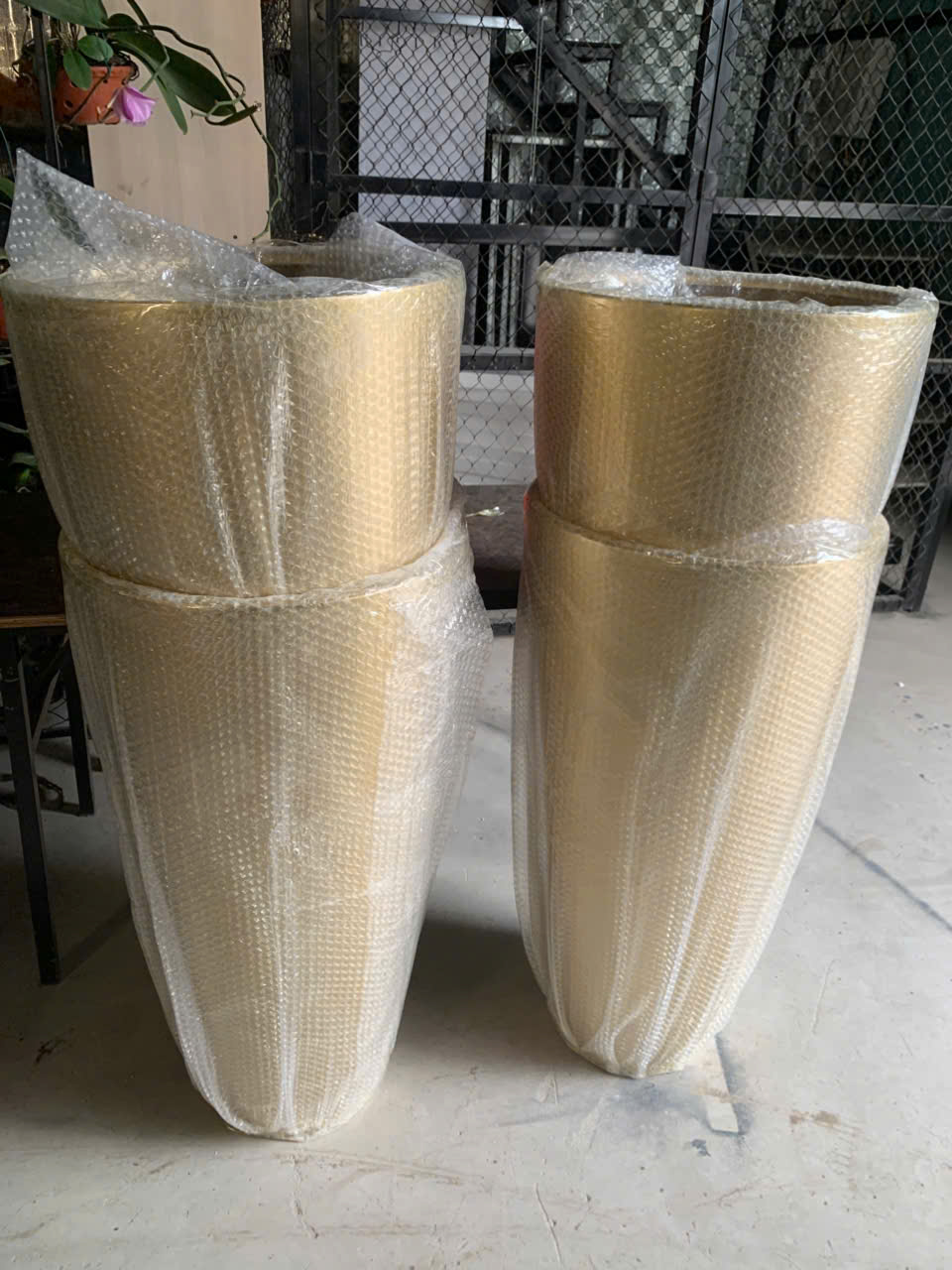 Chậu bom 98 Composite vàng