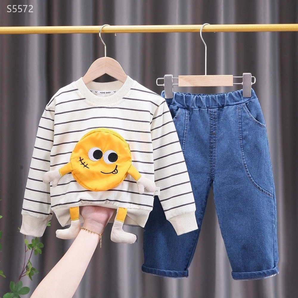 S5572- Set Áo Kem Kẻ Ngang Mặt Cười Quần Jean