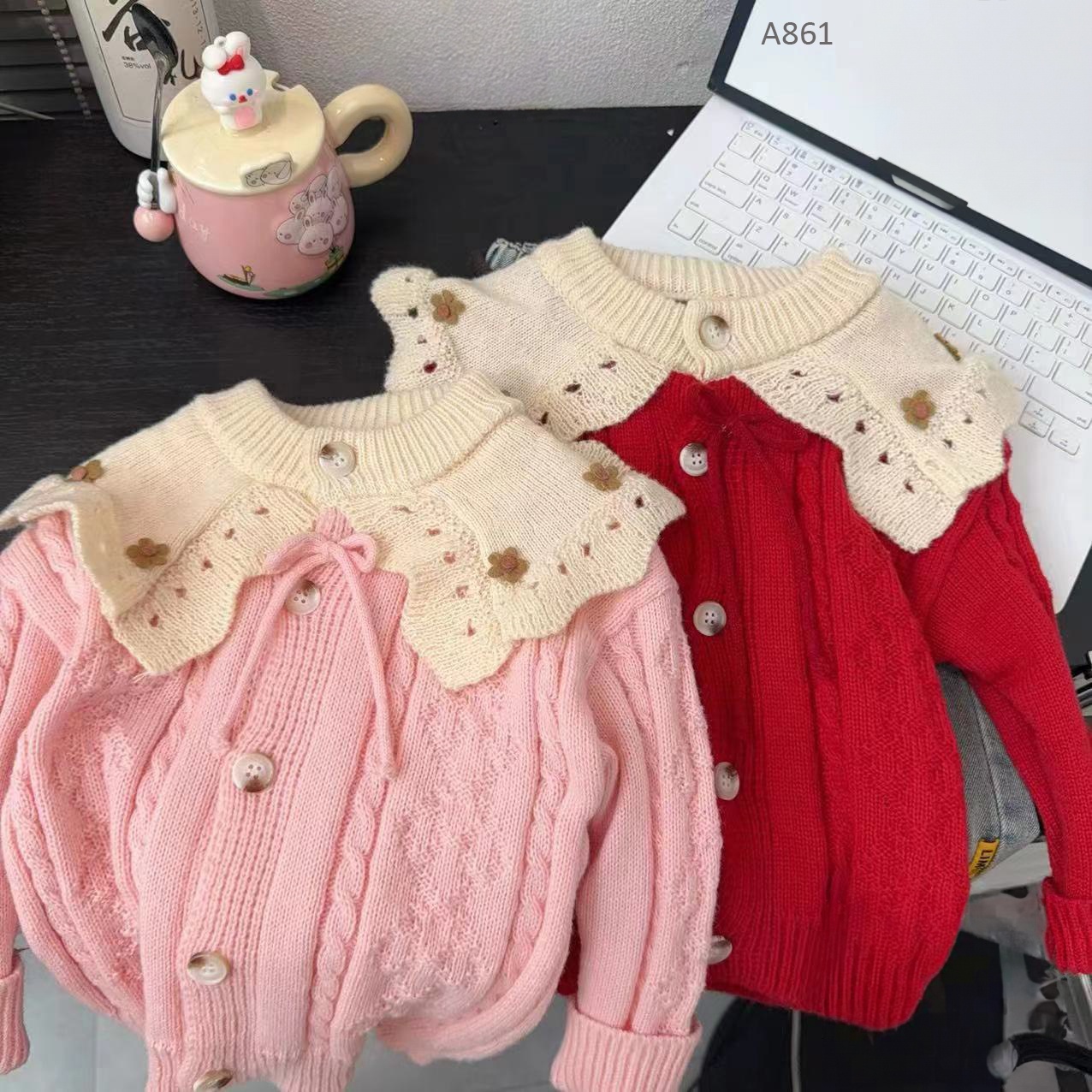 A861- Áo Cardigan Len Cổ Kem Đính Hoa