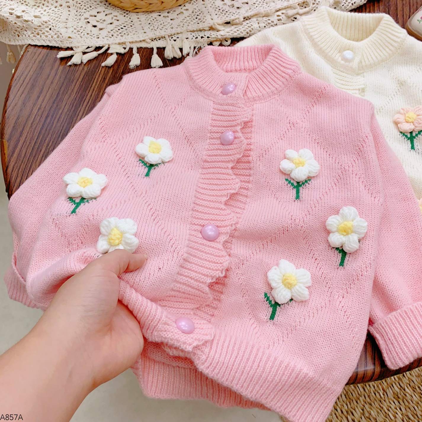 A857A- Áo Cardigan Len Đính Hoa Hồng-110(11-13kg)