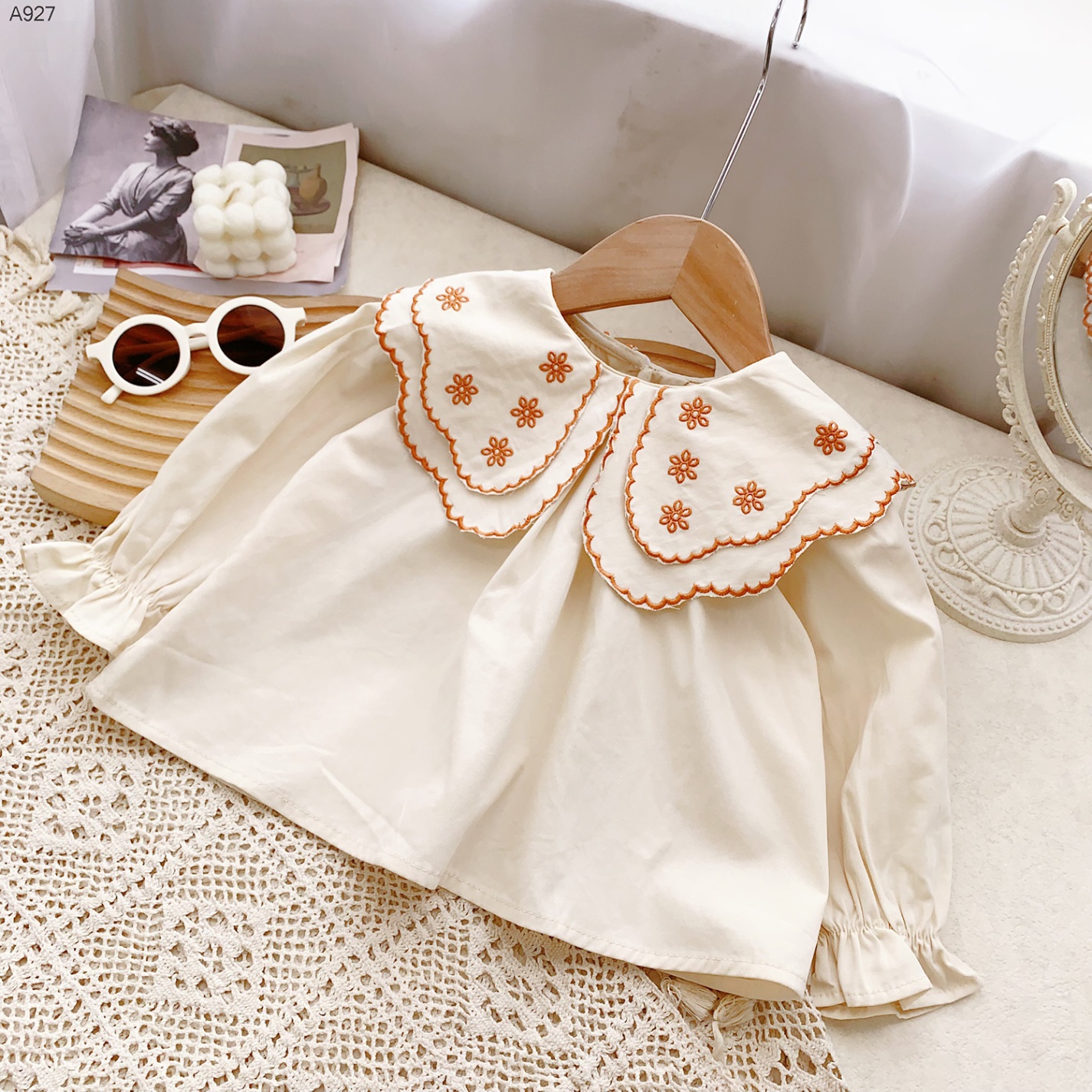 A927- Áo Babydoll Kem Cổ Thêu Hoa